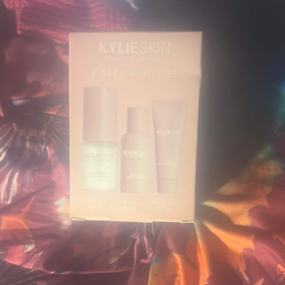 Kylie Skin 3 Step Mini Set - Pink